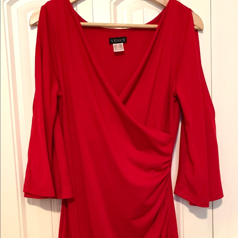 Red dress, cold shoulder 3/4 sleeves